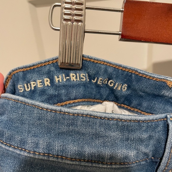 Never Worn Distressed Super Hi-Rise Jeggings from American Eagle - Size 6 Reg - Picture 5 of 5